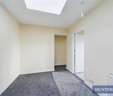 2 bedroom Flat To Let - Photo 4