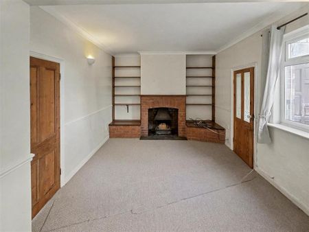 4 bedroom semi-detached house to rent - Photo 3