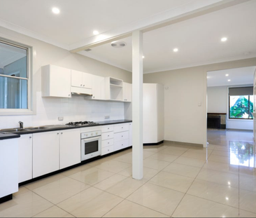 Charming Family Home in the Heart of St Marys - Photo 4