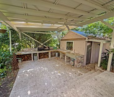 UNIQUE GARDEN OASIS - 3 BEDROOM HOME WITH STUDIO & LAKE VIEWS - Photo 6