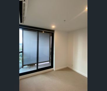 Two Bedroom Apartment in the heart of Melbourne CBD - Photo 4