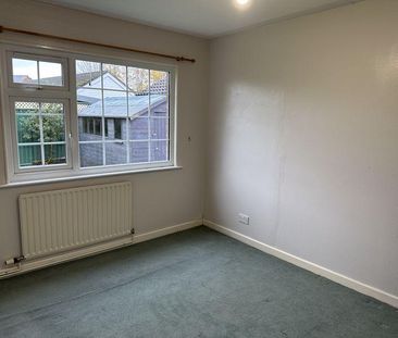 3 bedroom detached bungalow to rent - Photo 2