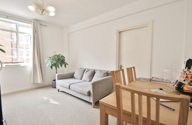 Latymer Court, Hammersmith Road, Hammersmith, London, W6 - Photo 1
