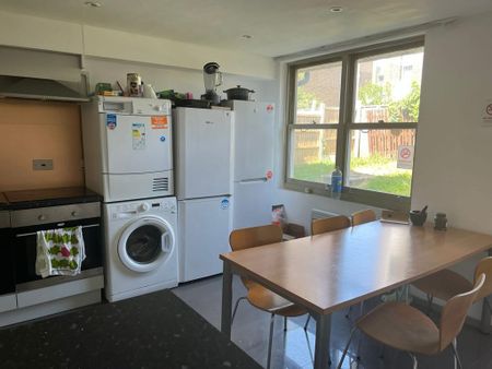 Room in a Shared House, Arbery Road, E3 - Photo 4