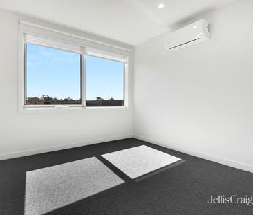 2 Ginning Road, Yarraville VIC 3013 - Townhouse For Rent | Domain - Photo 3