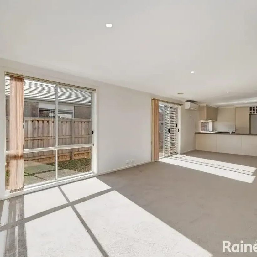 Lovely 4 Bedroom Home in Tarneit - Photo 1