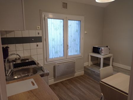 Location Appartement 2 pièces 42m² BELLERIVE SUR ALLIER 03700 - Photo 4