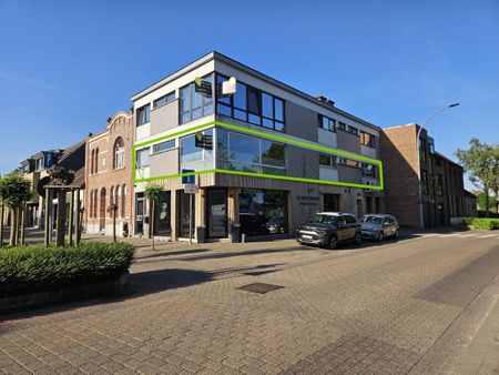 Ruim en lichtrijk appartement met 3 slaapkamers in het centrum van OLV-Olen ! - Foto 4