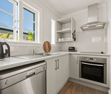 Fully Furnished Art Deco Apartment - Photo 2