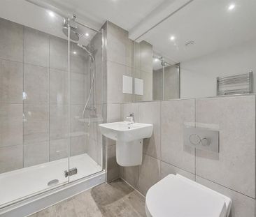 2 bedroom penthouse to rent - Photo 2