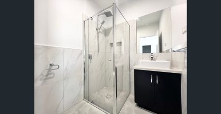 Stunning Family Home In Located In The Heart Of Gladstone Park!! - Photo 5