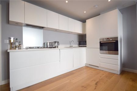 Well presented 2 bedroom third floor apartment for rent in Cambridge at this prestigious development. Under floor gas heating. Allocated parking. Unfurnished. - Photo 4