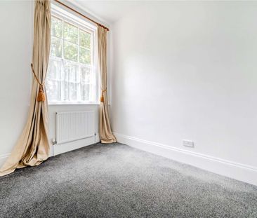 First floor period apartment in the city centre - Please Note: No P... - Photo 3
