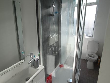 Silver Royd Hill (room 1), Armley, Leeds - Photo 5