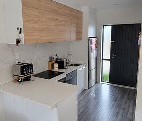 Modern 2.5 bedroom Townhouse in Massey! - Photo 5