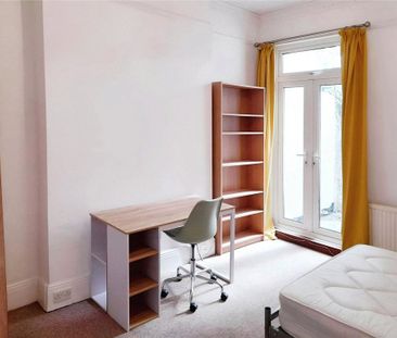 6 bedroom terraced house to rent - Photo 1