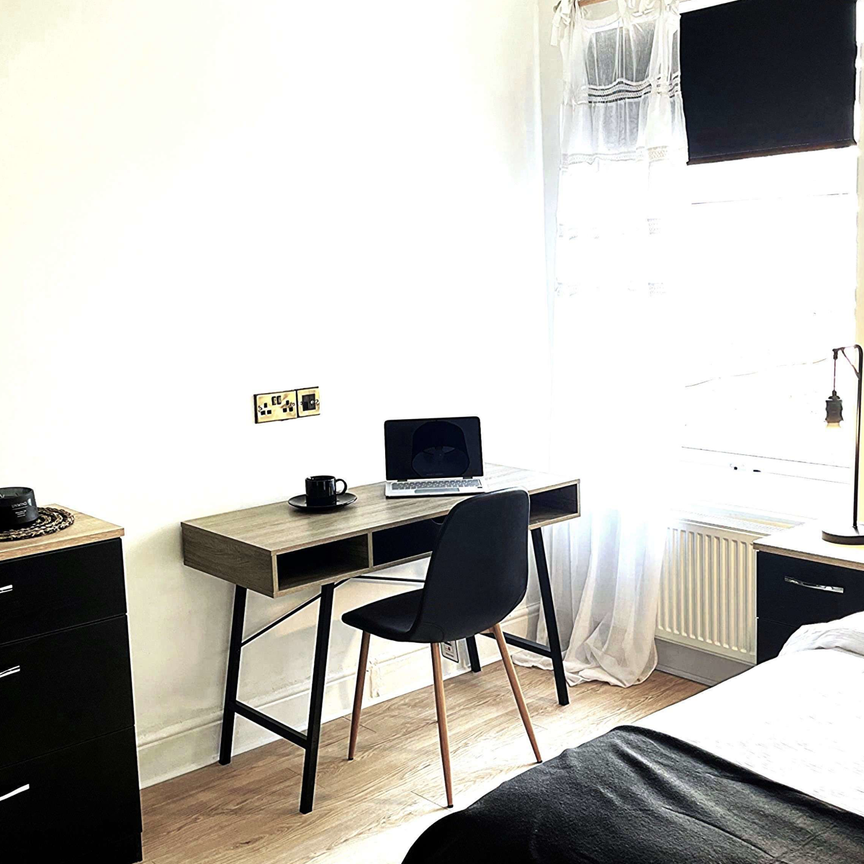 Brand New Professional Houseshare - Available now ! Room 2 - Photo 1