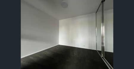 "Luxurious & Functional Parkville Living - 2 Bed / 1 Bath / 1 Car" - Photo 3
