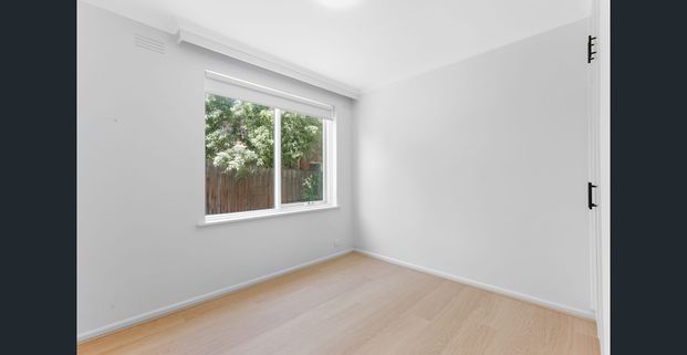 RENOVATED TWO-BEDROOM UNIT IN A PRIME HAMPTON LOCATION - Photo 1