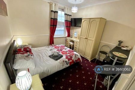 1 bedroom in a house share to rent - Photo 3