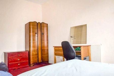 4 bedroom terraced house to rent - Photo 5