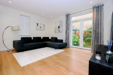 2Bedrooms, 1Bathrooms - Photo 3