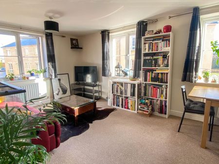 Sir Bernard Lovell Road, Malmesbury, SN16 - Photo 2