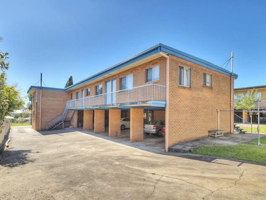 TWO BEDROOM GROUND FLOOR UNIT - gas included - Photo 1