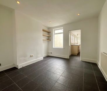 2 bedroom Mid Terraced House to let - Photo 3