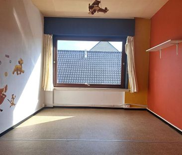 Woning met 3 slaapkamers, garage en tuin - Photo 5
