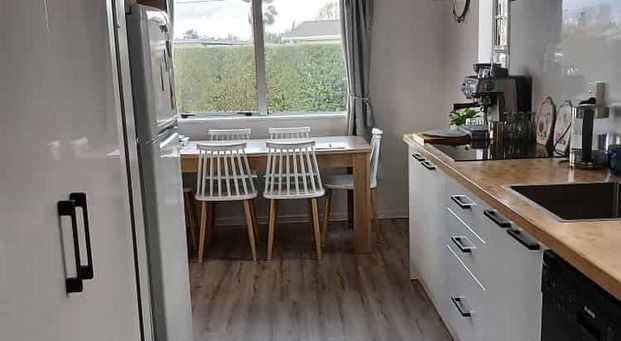 Cosy Refurbished Retreat Close to Town - Photo 1