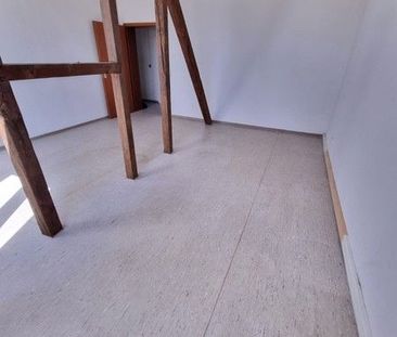 Großzügige Dachgeschosswohnung mit neuem Bad und modernem Vinylboden - Photo 3