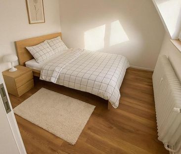 Wunderschöne 3,5-Zimmer-EG-Wohnung (76 m²) mit eigenem Eingang & Ga... - Foto 1