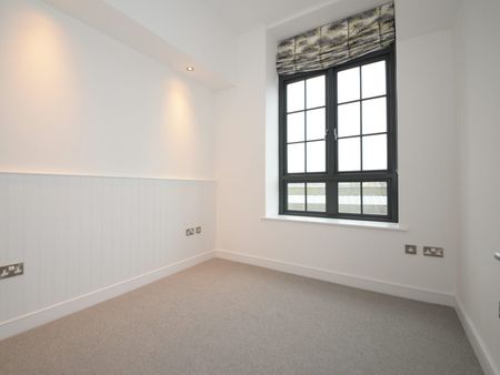 Flat to rent on - Photo 2