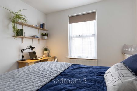 Room 2 - Photo 5