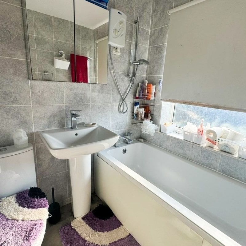 Lyndhurst Close - Photo 1