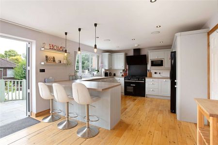 A beautifully presented, semi-detached three/four bedroom family home. - Photo 2