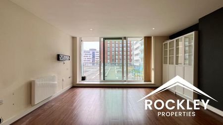 2 bedroom flat to rent - Photo 2