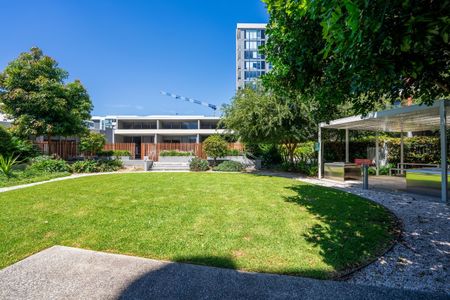 City View I Light & Sunny I Pool & Gym - Photo 4