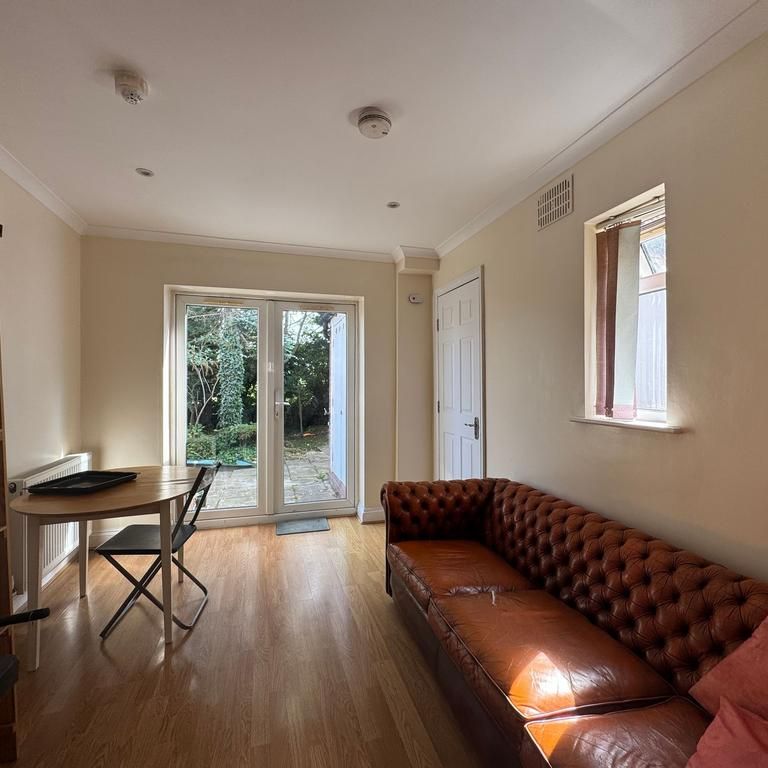 1 bedroom in a house share to rent - Photo 1