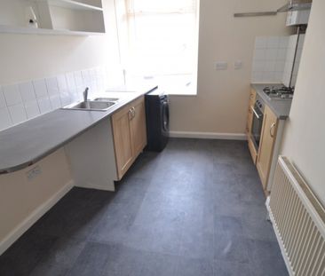 1 bed Flat - To Let - Photo 3