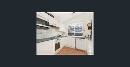 Spacious Family Home in Quiet Cul-de-Sac - Convenient Location! - Photo 4