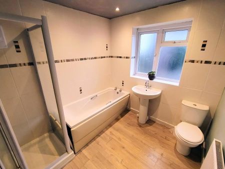 3 bedroom semi-detached house to rent - Photo 4