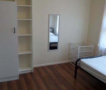 3-bedroom shared house, Malpas Street - Photo 5