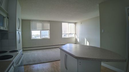 Edmonton Unfurnished apartment Rental in Garneau - Concord Tower - 11147 Whyte Ave NW - 903 - Photo 4