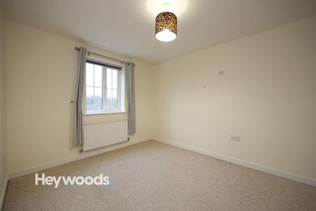 4 bedroom semi-detached house to rent - Photo 4