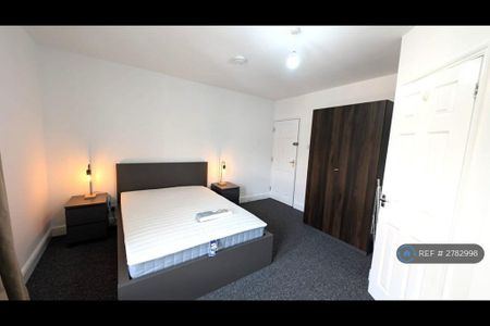 1 bedroom in a house share to rent - Photo 5