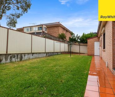 Renovated Large Three Bedroom House - Photo 1