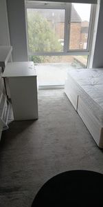 1 bedroom in a house share to rent - Photo 3