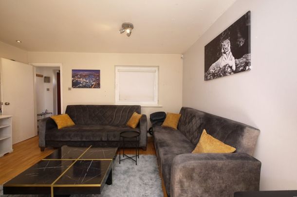 2 Bed End Terrace, St. Michaels Close, E16 - Photo 1